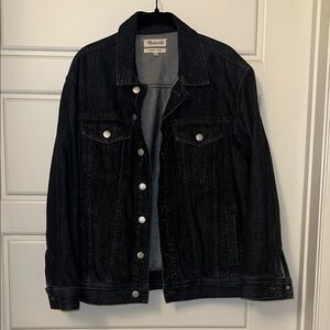 Women’s oversized trucker denim jacket